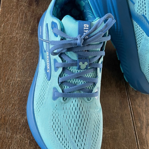 Brooks Women’s Glycerin Running Shoes - Disney’s Stitch - Picture 3 of 12